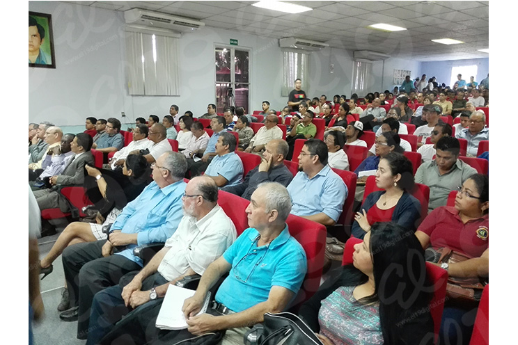 Presentan Mapa sobre el uso de los suelos a estudiantes universitarios