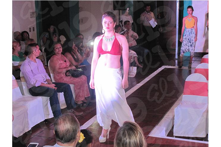 Exhiben la mejor moda a beneficio del Carnaval de Mitos y Leyendas de León