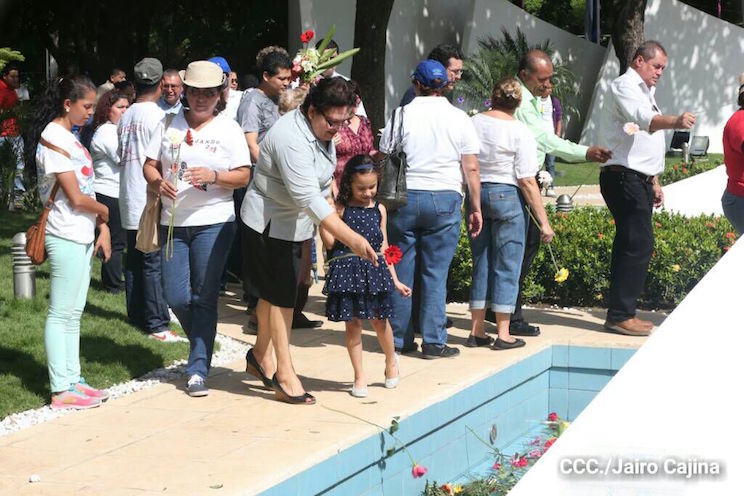 Nicaragüenses demuestran su amor y compromiso con el Comandante Carlos Fonseca Amador
