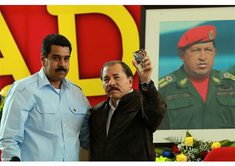 Presidente Daniel recibe el Cristo de Chávez (VIDEO)