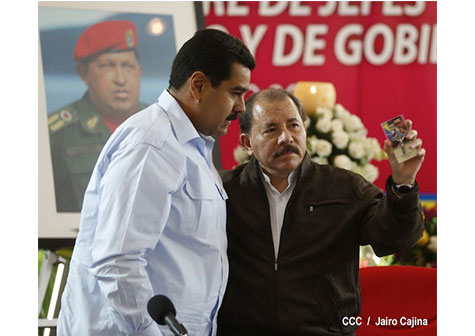 Presidente Daniel recibe el Cristo de Chávez (VIDEO)