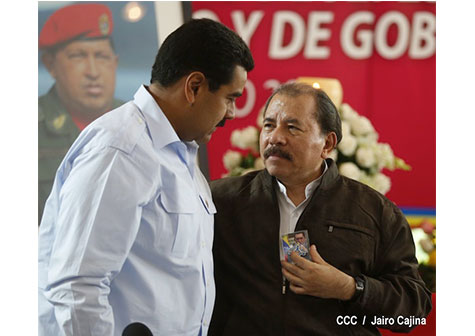 Presidente Daniel recibe el Cristo de Chávez (VIDEO)