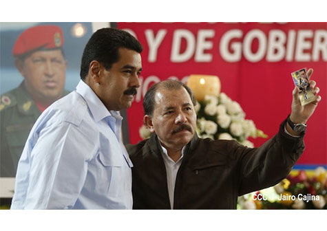 Presidente Daniel recibe el Cristo de Chávez (VIDEO)