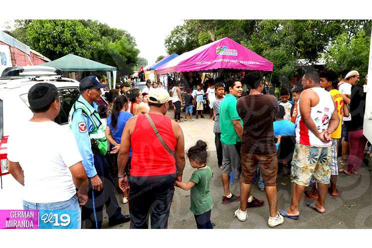 Familias del René Cisneros disfrutan de Feria Solidaria