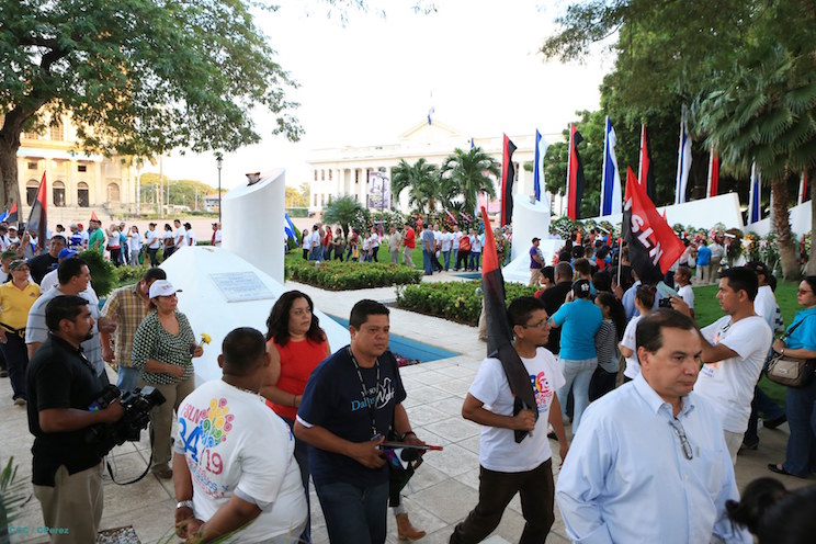 Nicaragüenses rindieron tributo al Comandante Carlos Fonseca