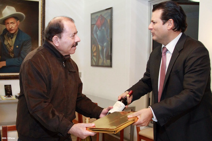 Presidente Daniel se reúne con presidente del Grupo Regional Aval