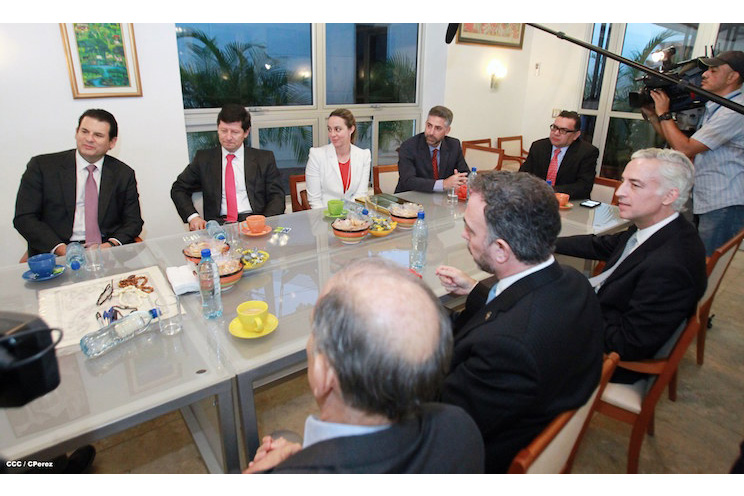 Presidente Daniel se reúne con presidente del Grupo Regional Aval