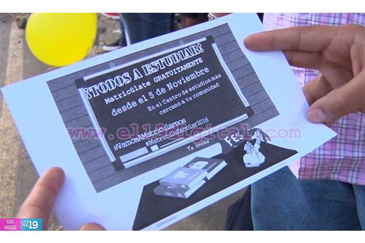 FES promueve matrícula en mercados, semáforos y paradas de buses