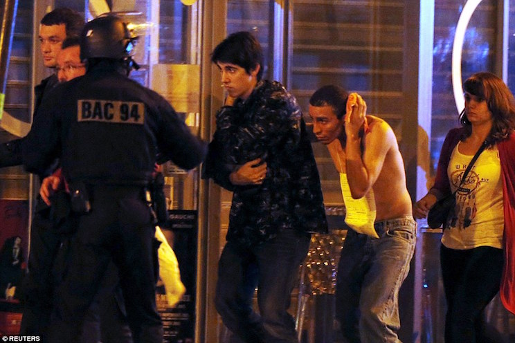 Pesadilla en París: Más de un centenar de muertos en cadena de ataques terroristas en capital francesa