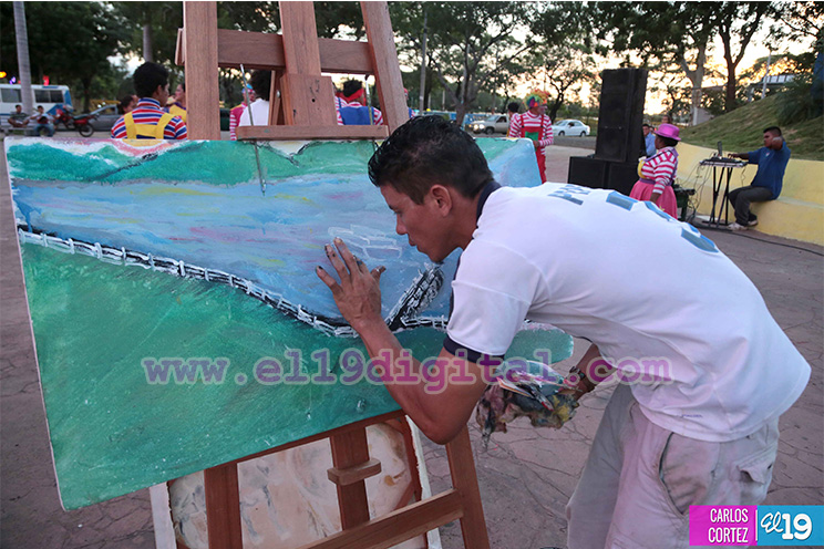 Arte, música, payasadas y mucha alegría en la Plaza de los Trabajadores