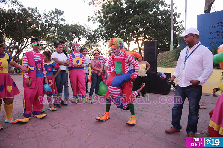 Arte, música, payasadas y mucha alegría en la Plaza de los Trabajadores