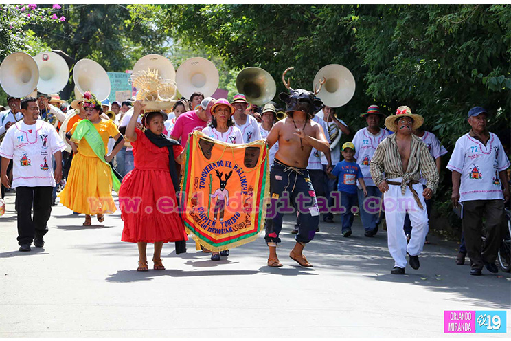 Torovenado El Malinche recorre calles de Masaya llamando a la no violencia contra la mujer