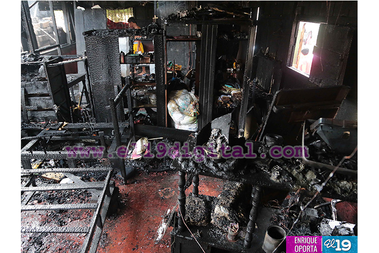 Reportan incendio de dos viviendas en barrio María Auxiliadora