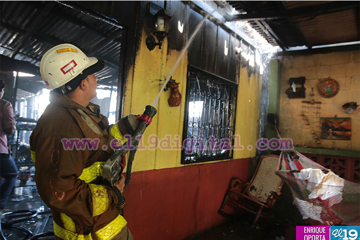 Reportan incendio de dos viviendas en barrio María Auxiliadora