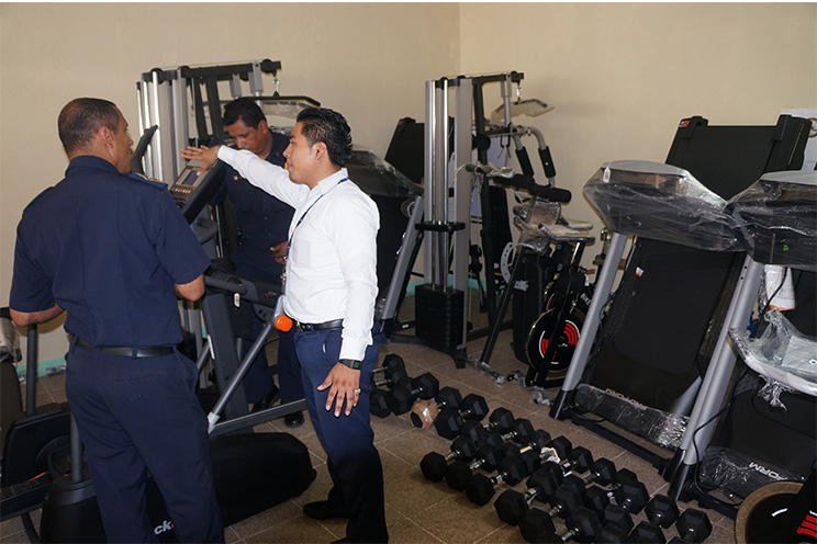 Entregan equipamiento para gimnasio de Academia de Bomberos