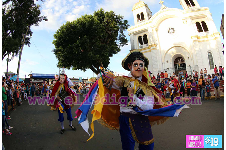 Diriamba celebra colorido Festival Güegüense 2015