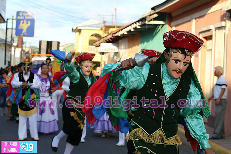Diriamba celebra colorido Festival Güegüense 2015