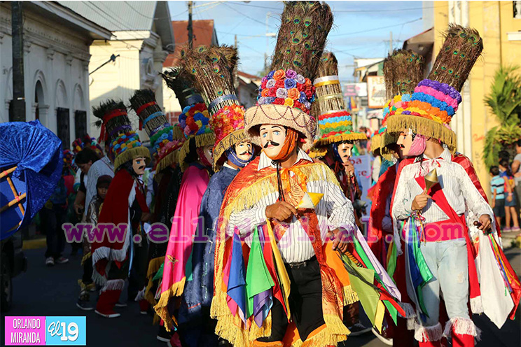 Diriamba celebra colorido Festival Güegüense 2015