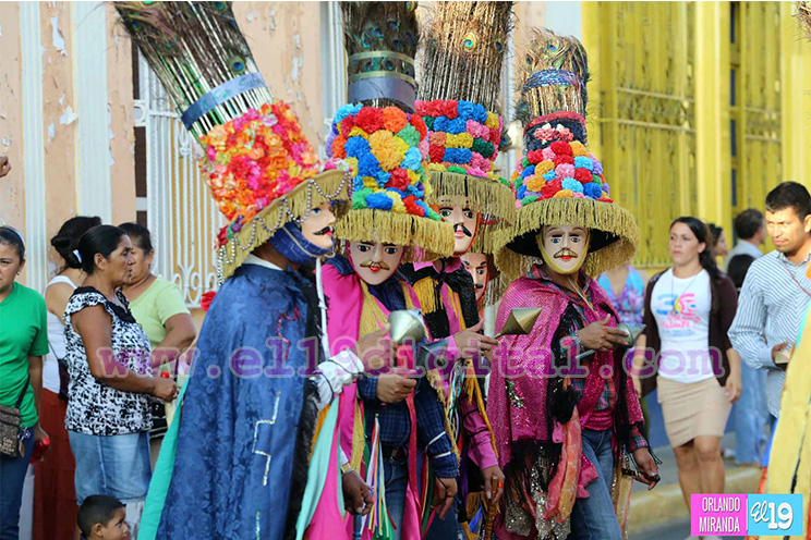 Diriamba celebra colorido Festival Güegüense 2015