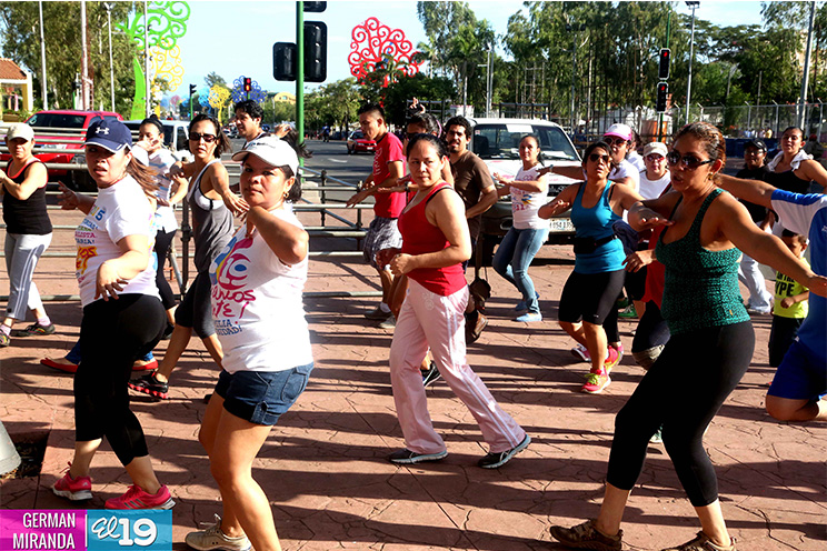 Cientos de jóvenes se dan cita en la Avenida de Bolívar a Chávez para disfrutar de las Mañanas Deportivas
