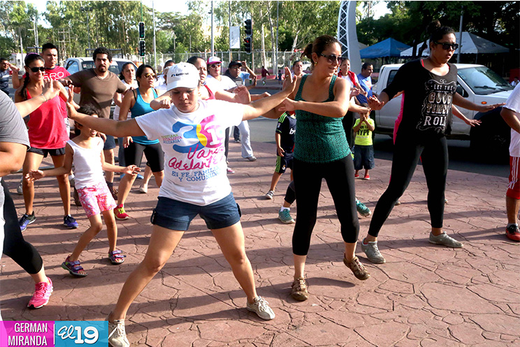 Cientos de jóvenes se dan cita en la Avenida de Bolívar a Chávez para disfrutar de las Mañanas Deportivas