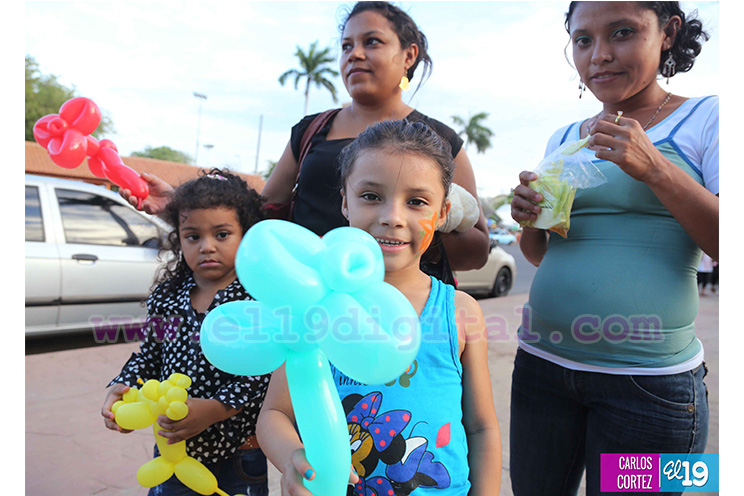 Tarde de Payasos en la Avenida de Bolívar a Chávez