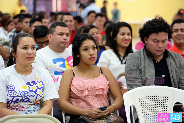 Jóvenes analizan impacto de las redes sociales en Nicaragua