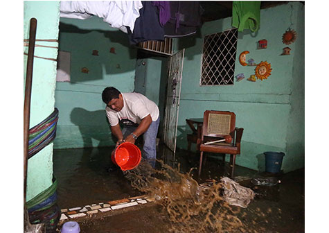 Fuerte lluvia provoca afectaciones en diferentes barrios de la capital