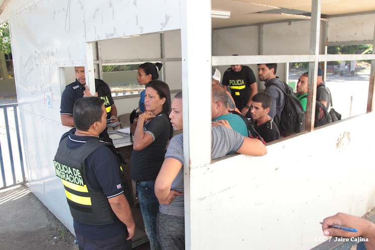 Ejército rescata a grupo de cubanos y los devuelve a Costa Rica