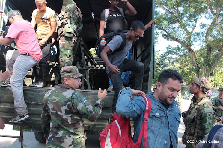 Coyotes nos engañan y nos dejan tirados, dicen inmigrantes cubanos