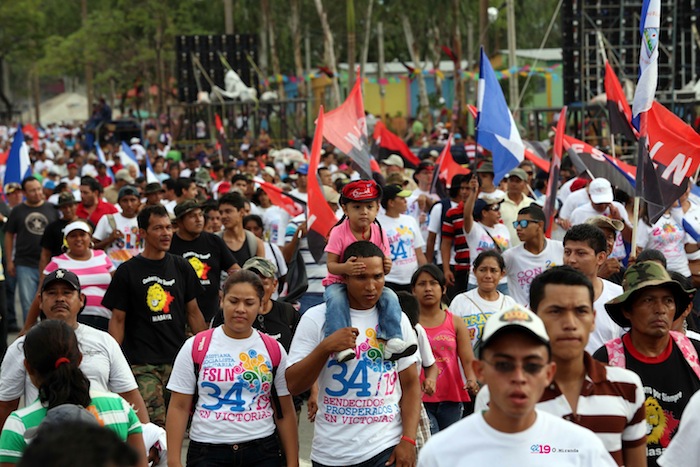 Juventud marcha hacia Plaza de la Fe Juan Pablo II al 34/19