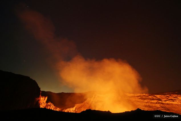 Espectáculo de lava del Volcán Masaya atrae a los turistas