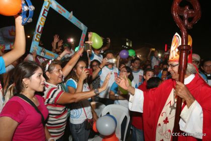 Juventud católica celebra efusivo homenaje al Cardenal Brenes