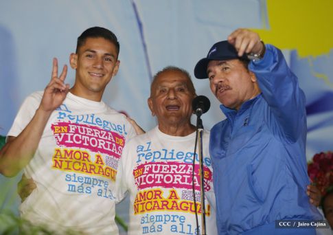 Presidente Daniel y Compañera Rosario en 37 Aniversario del Repliegue a Masaya