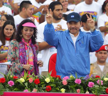 Daniel y Rosario celebran el 37 Aniversario de la Revolución Popular Sandinista