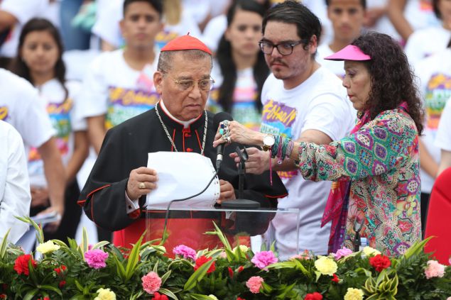 Daniel y Rosario celebran el 37 Aniversario de la Revolución Popular Sandinista