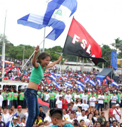 Daniel y Rosario celebran el 37 Aniversario de la Revolución Popular Sandinista