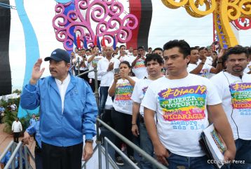 Daniel y Rosario celebran el 37 Aniversario de la Revolución Popular Sandinista