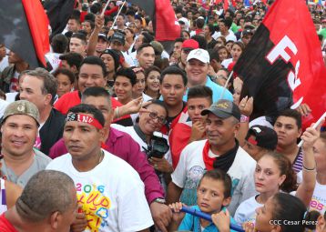 Daniel y Rosario celebran el 37 Aniversario de la Revolución Popular Sandinista