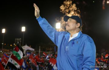 Daniel y Rosario celebran el 37 Aniversario de la Revolución Popular Sandinista