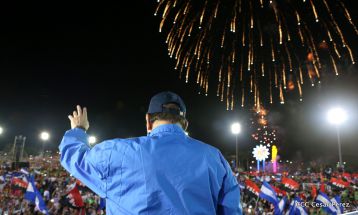 Daniel y Rosario celebran el 37 Aniversario de la Revolución Popular Sandinista