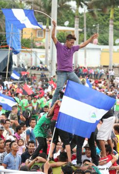 Daniel y Rosario celebran el 37 Aniversario de la Revolución Popular Sandinista