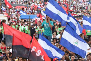 Daniel y Rosario celebran el 37 Aniversario de la Revolución Popular Sandinista