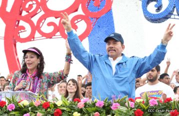 Daniel y Rosario celebran el 37 Aniversario de la Revolución Popular Sandinista
