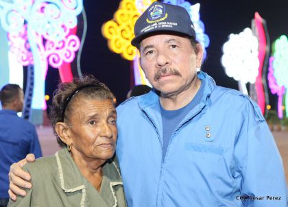 Daniel y Rosario presiden Acto del 37 Aniversario de la Policía Nacional