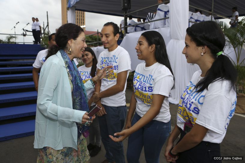 Más Fotos del Desfile Patrio en la Avenida de Bolívar a Chávez