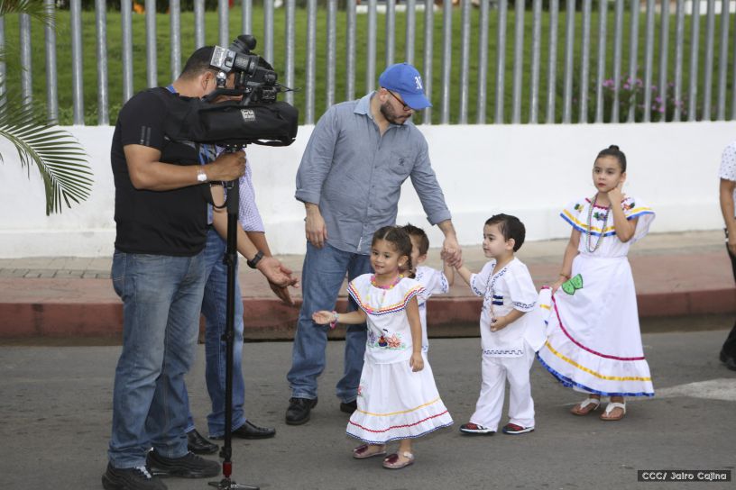 Más Fotos del Desfile Patrio en la Avenida de Bolívar a Chávez