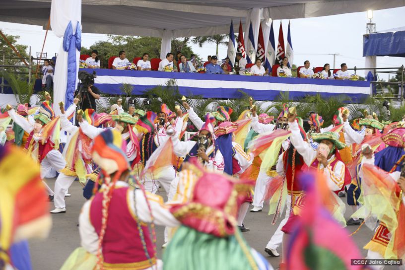 Más Fotos del Desfile Patrio en la Avenida de Bolívar a Chávez