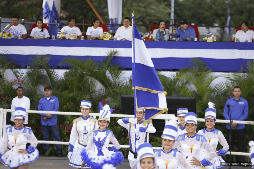Más Fotos del Desfile Patrio en la Avenida de Bolívar a Chávez