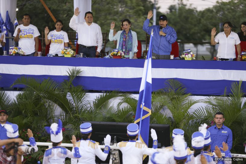 Más Fotos del Desfile Patrio en la Avenida de Bolívar a Chávez